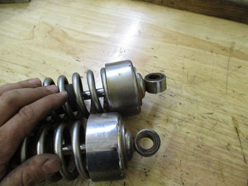 95 Honda VF 750 C Magna Rear Shocks Left Right 12.375